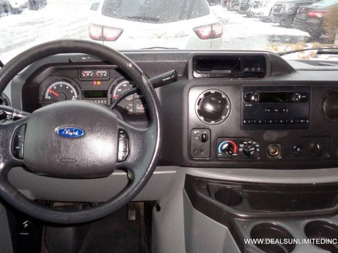Used 2014 Ford E-250 and Econoline 250 w/ Power Group image 9