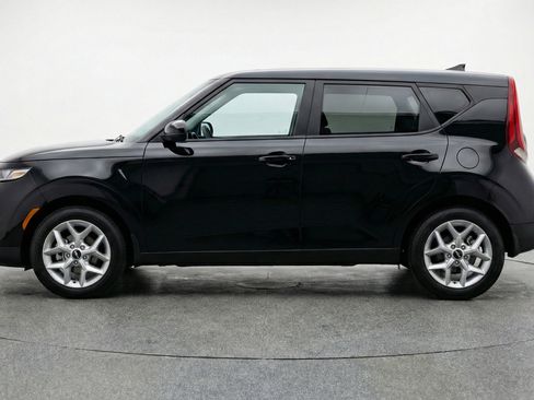 Used 2025 Kia Soul LX w/ LX Technology Package image 5