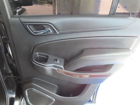 Used 2017 GMC Yukon SLT AWD/4WD image 30