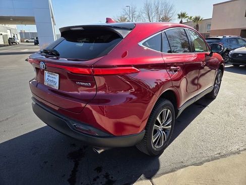 Used 2022 Toyota Venza LE image 4