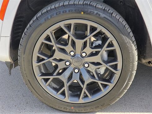 Used 2024 Jeep Grand Cherokee L Summit w/ High Altitude Package image 10