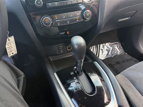 Used 2015 Nissan Rogue S AWD/4WD image 35