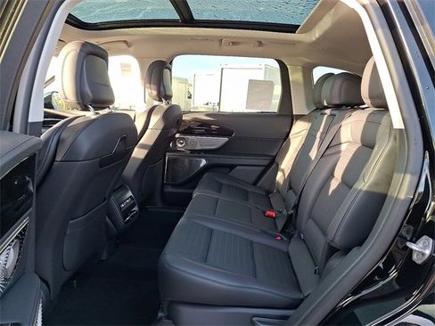 New 2026 Lincoln Nautilus Reserve image 5