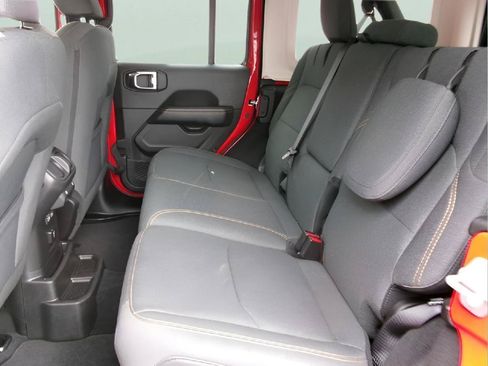 Used 2025 Jeep Wrangler Unlimited Sahara w/ Safety Group AWD/4WD image 10