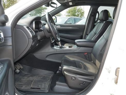 Used 2019 Jeep Grand Cherokee Altitude AWD/4WD image 13