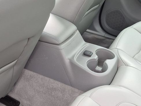 Certified 2018 Chevrolet Volt LT w/ Comfort Package FWD image 21