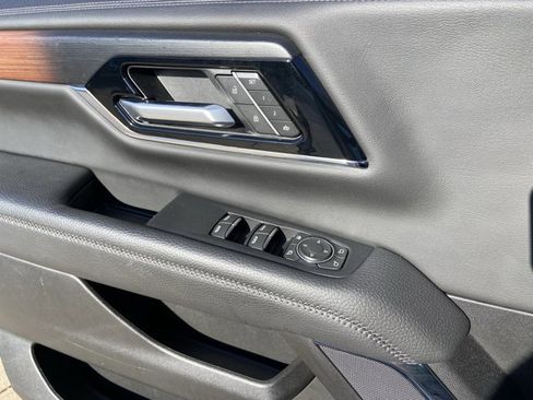 Used 2025 GMC Yukon XL Denali AWD/4WD image 52