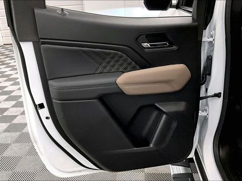 Used 2025 GMC Canyon Denali image 19