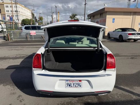 Used 2016 Chrysler 300 Limited image 26