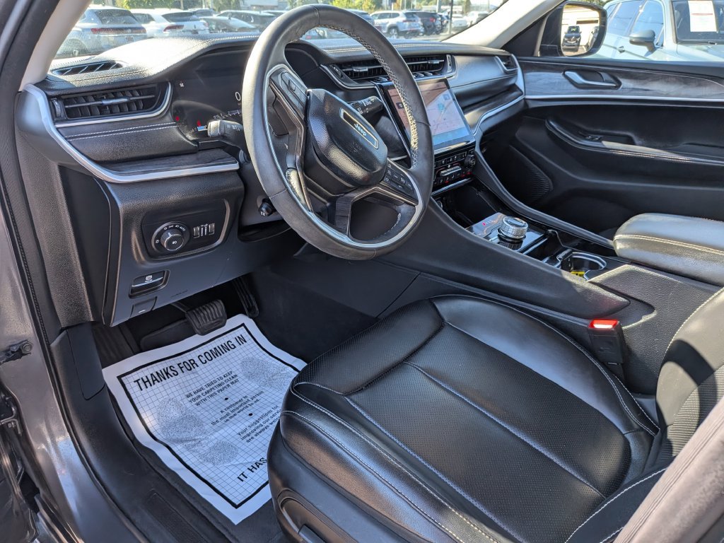 Used 2023 Jeep Grand Cherokee L Limited w/ Luxury Tech Group II AWD/4WD image 17