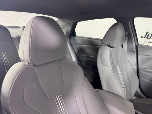 Used 2022 Hyundai Elantra SEL image 30