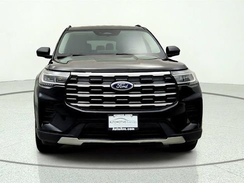 Used 2025 Ford Explorer Active AWD/4WD image 2