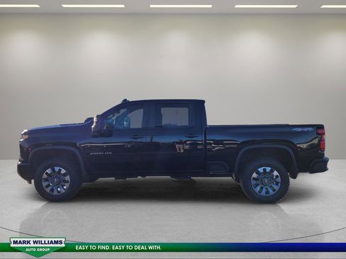 Used 2024 Chevrolet Silverado 2500 Custom w/ Custom Value Package image 7