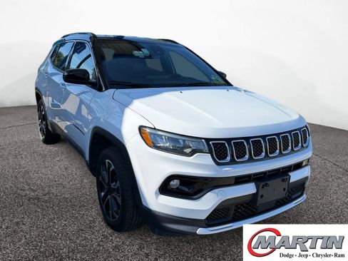 Used 2023 Jeep Compass Limited AWD/4WD image 3