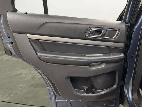 Used 2018 Ford Explorer XLT w/ Equipment Group 202A image 15