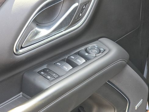 Used 2024 Chevrolet Suburban LT image 34