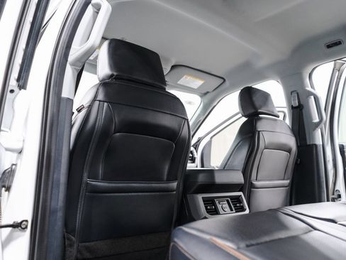 Used 2025 Ford F250 Lariat w/ Black Appearance Package image 32