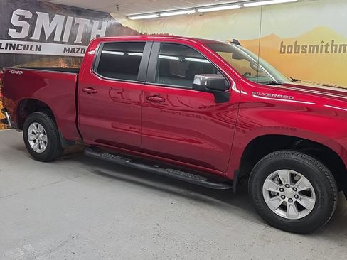 Used 2022 Chevrolet Silverado 1500 LT AWD/4WD image 19