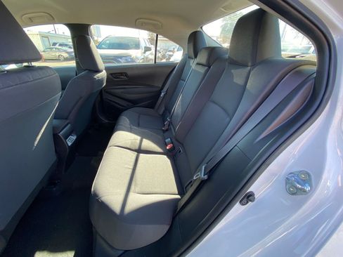 Used 2025 Toyota Corolla LE image 37