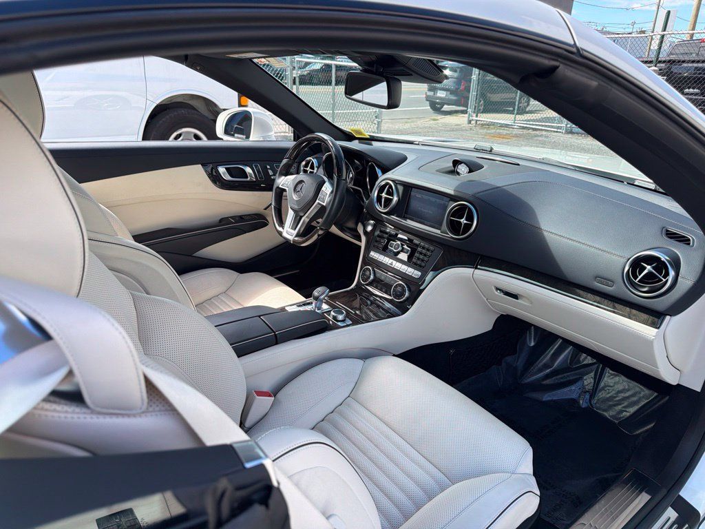Used 2015 Mercedes-Benz SL 550 image 14