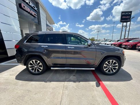 Used 2018 Jeep Grand Cherokee Overland RWD image 4