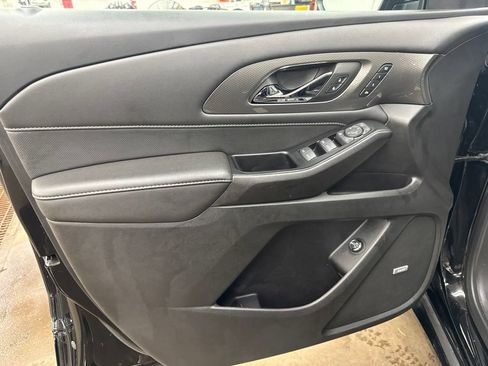 Used 2023 Chevrolet Traverse Premier AWD/4WD image 21