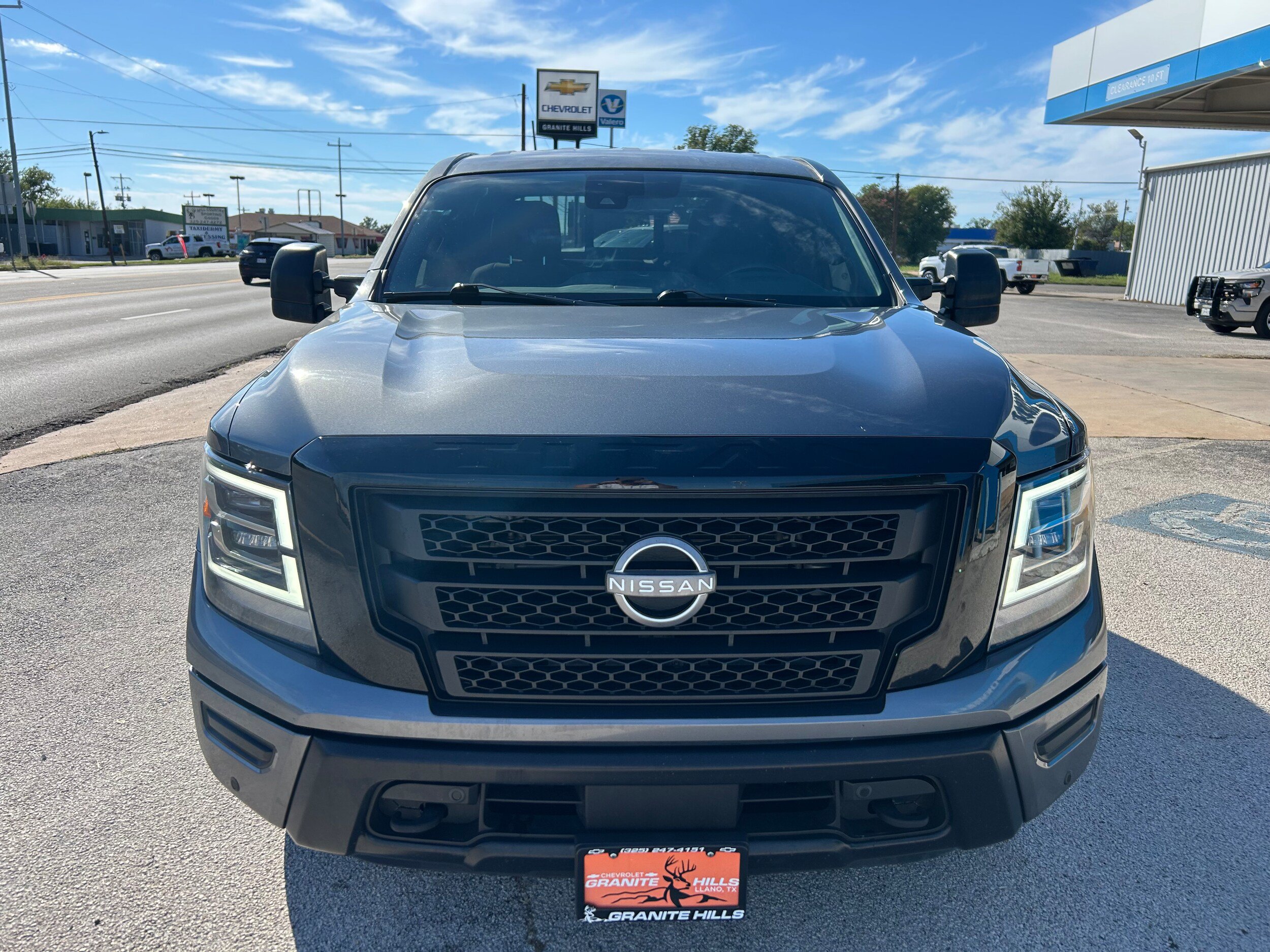 Used 2023 Nissan Titan SV w/ SV Convenience Package AWD/4WD image 2