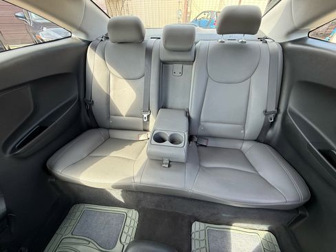 Used 2013 Hyundai Elantra SE image 24