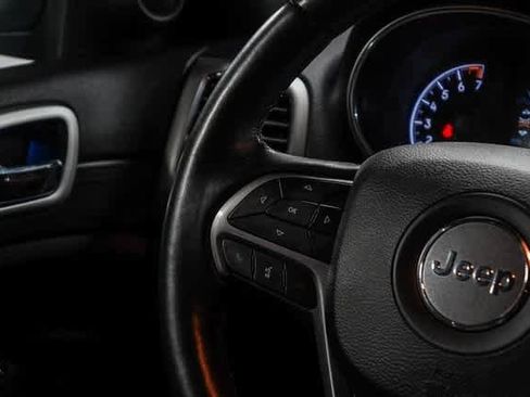 Used 2021 Jeep Grand Cherokee Laredo X image 16