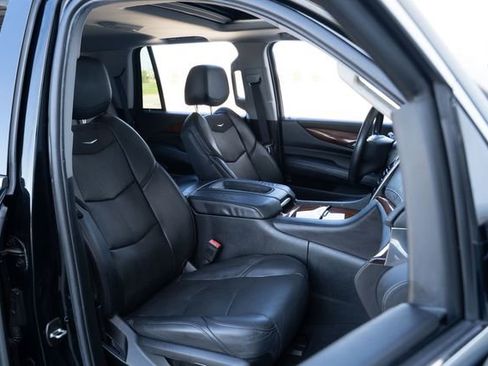 Used 2018 Cadillac Escalade Luxury image 27