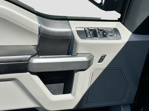 Used 2017 Ford F150 XLT image 18