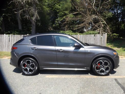 Used 2023 Alfa Romeo Stelvio Ti image 8