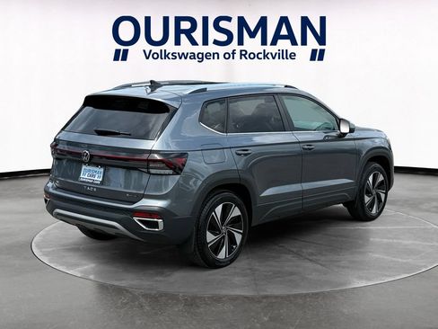 Used 2025 Volkswagen Taos SE w/ Panoramic Sunroof Package AWD/4WD image 6