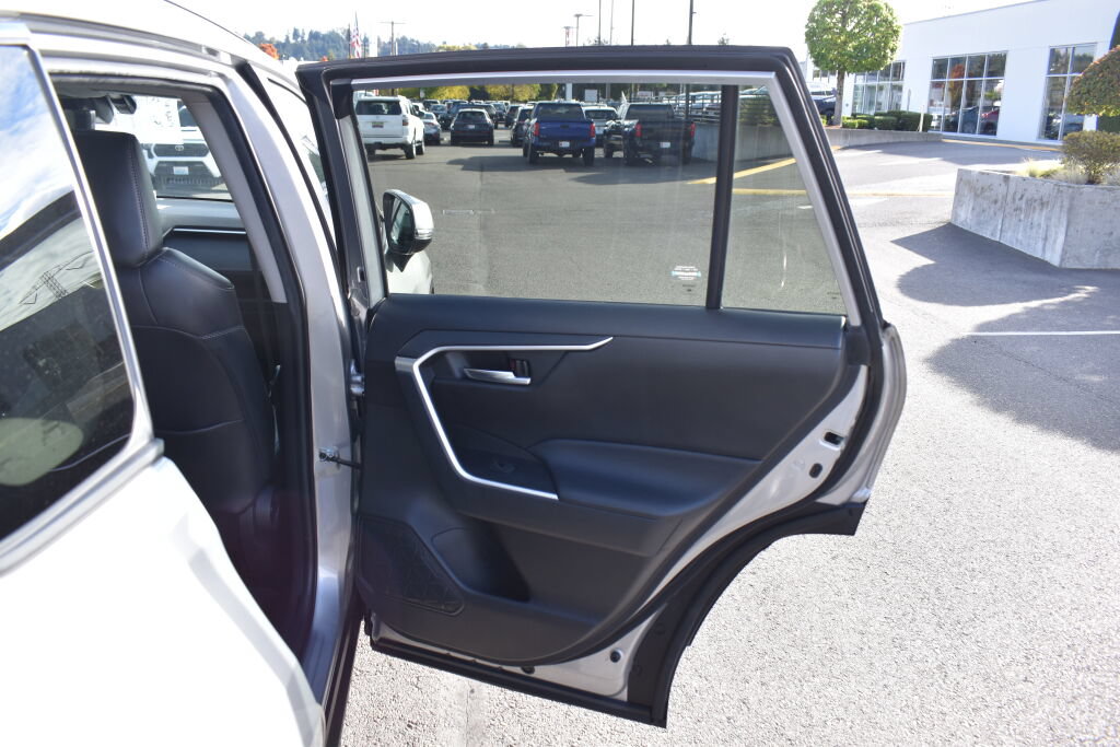 Certified 2022 Toyota RAV4 XLE Premium AWD/4WD image 22