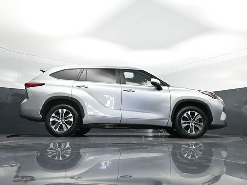 Used 2023 Toyota Highlander XLE image 46