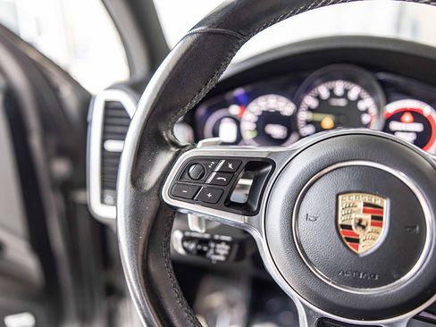 Used 2021 Porsche Cayenne E-Hybrid image 25