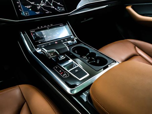 Used 2021 Audi Q7 2.0T Premium w/ Convenience Package image 5