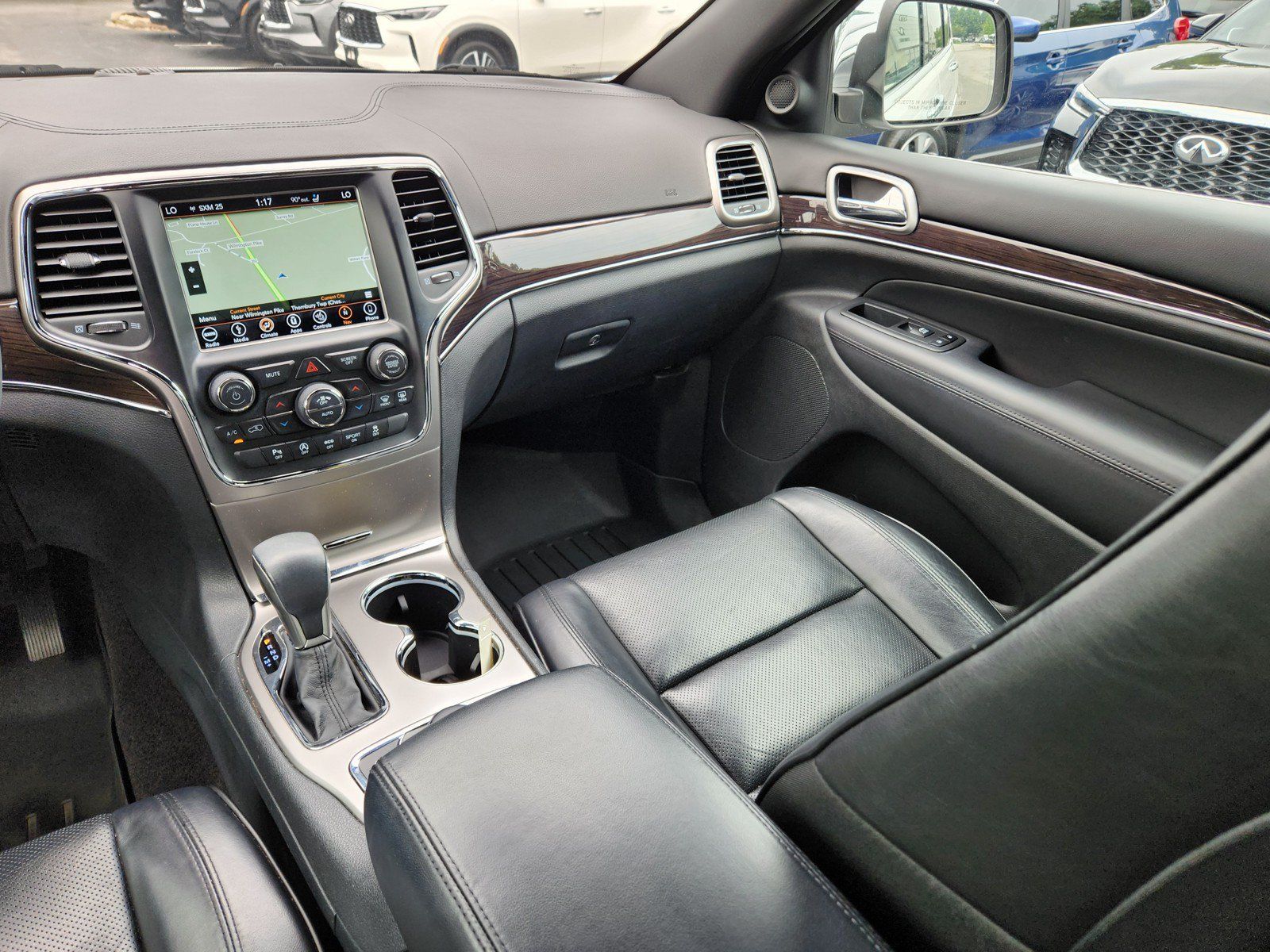 Used 2018 Jeep Grand Cherokee Overland AWD/4WD image 14