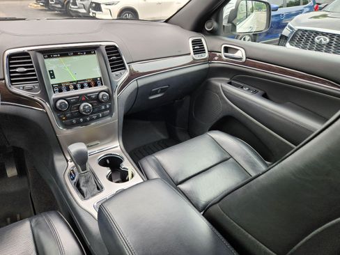 Used 2018 Jeep Grand Cherokee Overland AWD/4WD image 14
