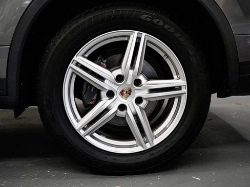 Used 2015 Porsche Cayenne Diesel AWD/4WD image 49
