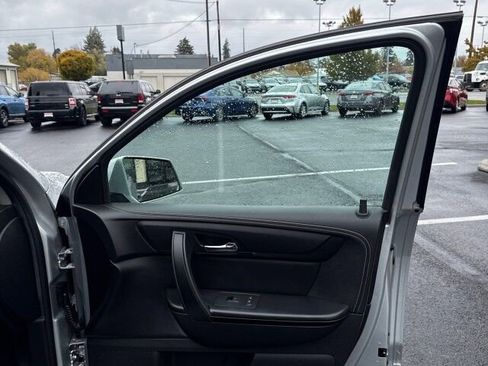 Used 2015 Chevrolet Traverse LT image 18