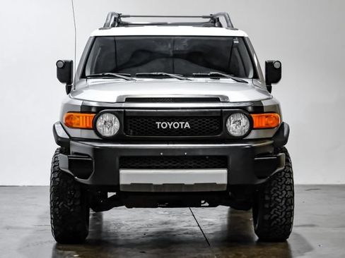 Used 2010 Toyota FJ Cruiser 2WD w/ Convenience Pkg image 6