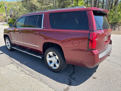 Used 2018 Chevrolet Suburban LT w/ LT Signature Package AWD/4WD image 6