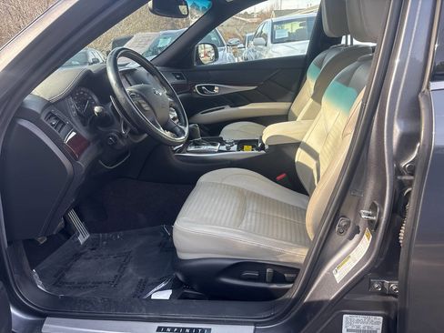 Used 2018 INFINITI Q70 Luxe w/ Sport Package image 9