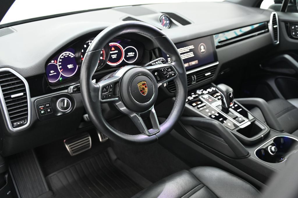 Used 2023 Porsche Cayenne S Platinum AWD/4WD image 23
