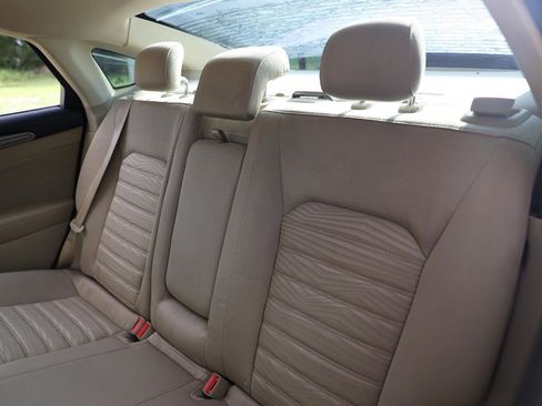 Used 2016 Ford Fusion SE FWD image 8