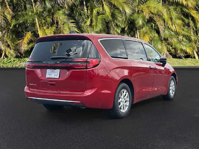 New 2027 Chrysler Pacifica Select FWD image 5