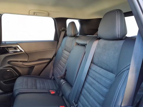 New 2026 Mitsubishi Outlander SE FWD image 15