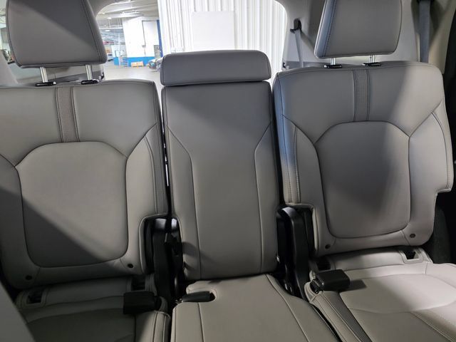 Used 2024 Honda Pilot Touring image 12