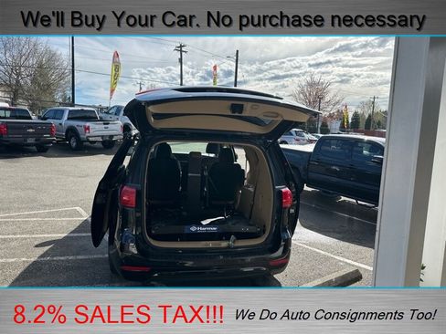 Used 2018 Kia Sedona SX image 16